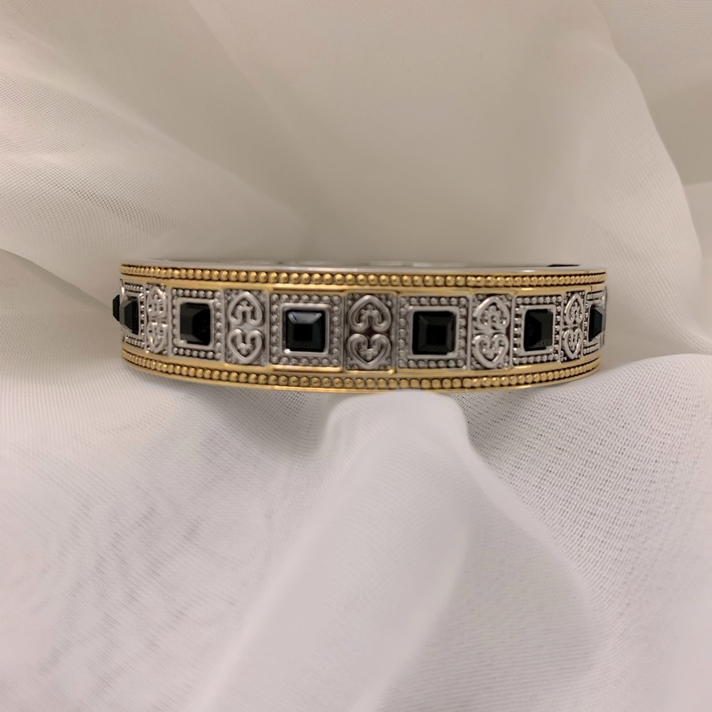 New - Two tone bracelet with beautiful black stones.
